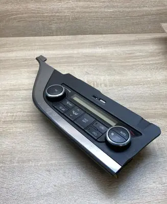 Toyota Auris E180 Climate control unit 5590002430