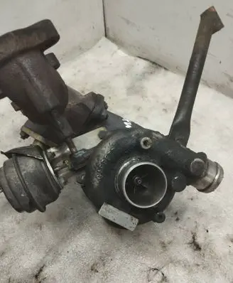 Volkswagen PASSAT B5 Turbo 028145702H 4542311