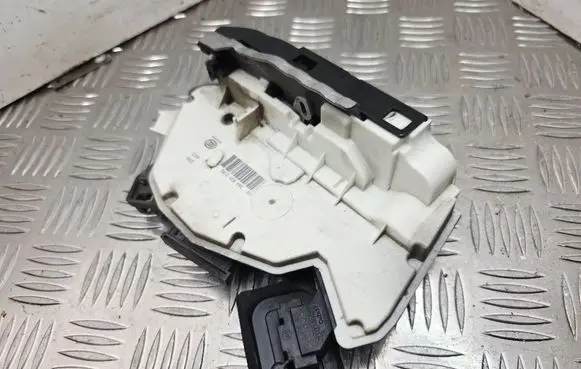 Volkswagen e-Golf Rear door lock 5K4839016Q
