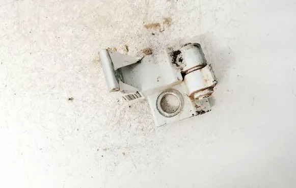 Audi Q3 8U Rear door lower hinge 8x0831404b