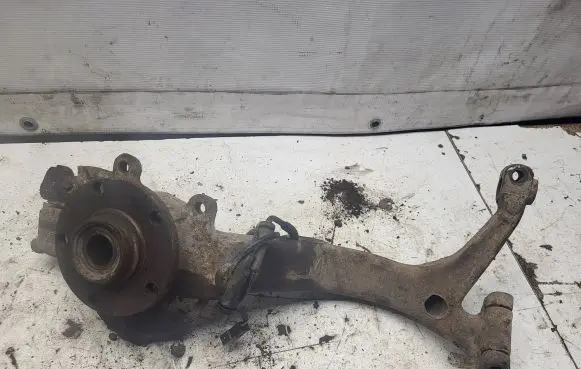 Audi A4 S4 B5 8D Front wheel hub 7D0407258