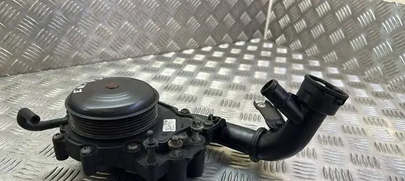 Mercedes-Benz C W204 Water pump A6512006301 A6512006401