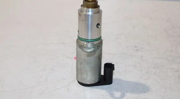 Volvo C30 Camshaft vanos timing valve 31216221