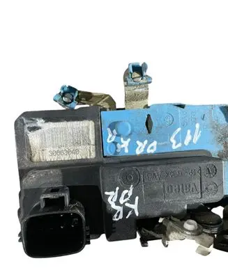 Volvo XC90 Front door lock 30663040