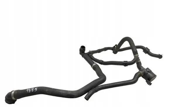 Volkswagen PASSAT B8 Engine coolant pipe/hose 