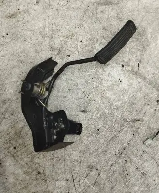 Toyota Corolla E120 E130 Accelerator throttle pedal 7811135030
