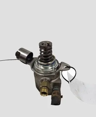 Volkswagen Golf VI Fuel injection high pressure pump
