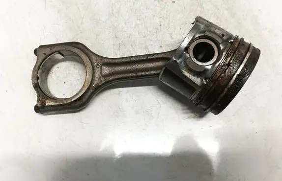 Peugeot 308 Piston with connecting rod 