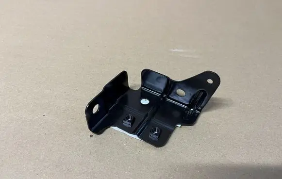 Nissan Leaf II (ZE1) Fender mounting bracket F3160-5SHMA