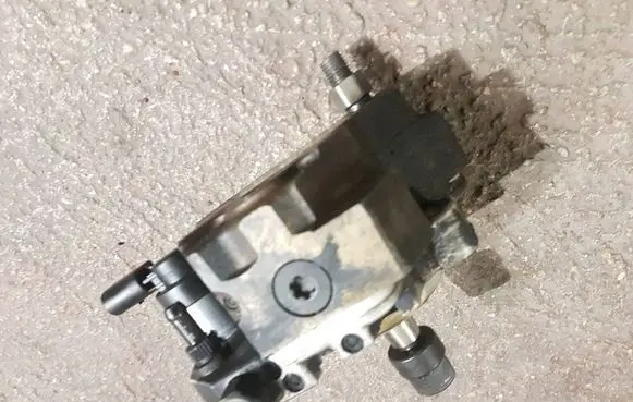 BMW 7 E65 E66 Fuel injection high pressure pump 7795713 0445010126 000367