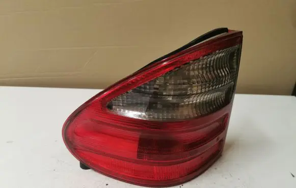 Mercedes-Benz E W210 Rear/tail lights A2109205364 324001 324127L