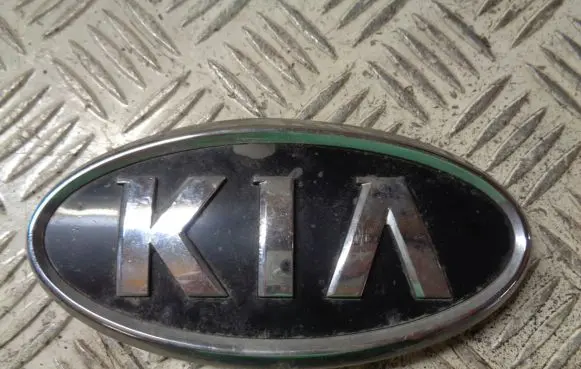 KIA Ceed Manufacturer badge logo/emblem 383203E500