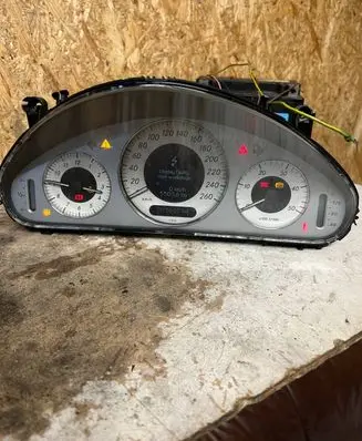 Mercedes-Benz E W211 Speedometer (instrument cluster) A2115403611 11008000X027