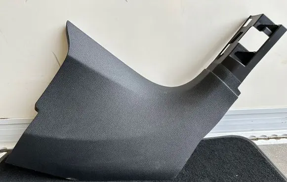 Foot area side trim