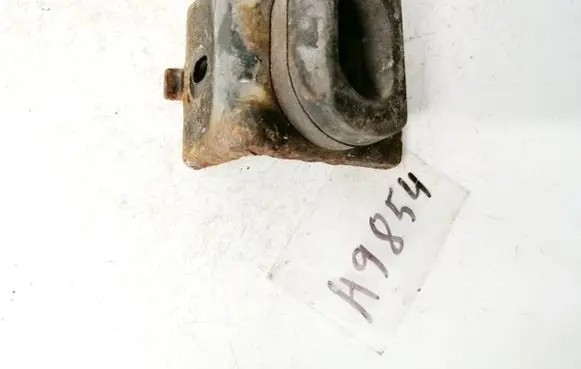 Radiator mount bracket