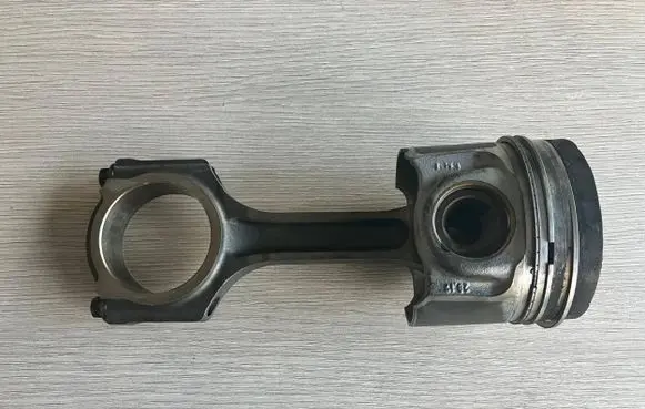 Ford Transit Piston with connecting rod GFGK205205BA