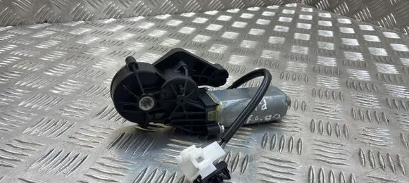 Mercedes-Benz C W204 Seat adjustment motor 0390203209