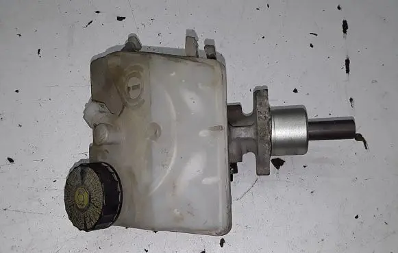 Master brake cylinder