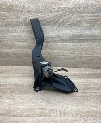 Ford Mondeo Mk III Accelerator throttle pedal 2S719F836DA