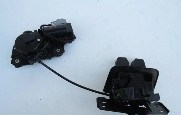 Volvo S90, V90 Tailgate/boot lid lock trim 31386567