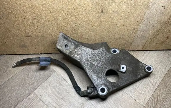 BMW 1 E81 E87 Engine mounting bracket 6775041 22116775041 7549394