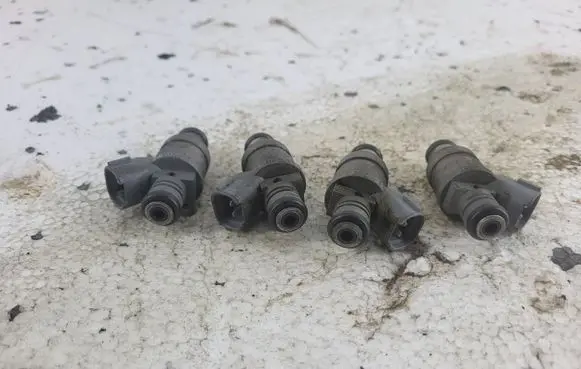 Skoda Octavia Mk2 (1Z) Fuel injector 06A906031B
