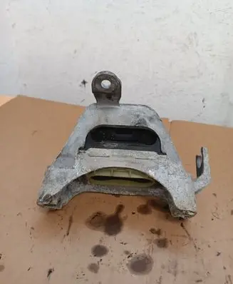 Chevrolet Orlando Engine mount bracket NOCODE