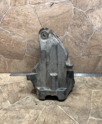 Mercedes-Benz C W205 Engine mounting bracket A6512234204