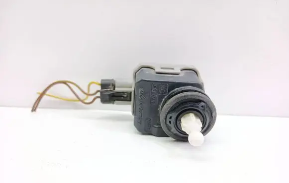 Opel Astra G Headlight level adjustment motor 90590665