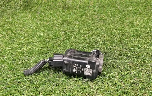 Hyundai Kona I Windscreen/windshield washer pump 985102J500