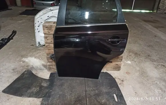 Mitsubishi Outlander Rear door