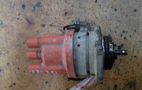 Volkswagen Polo III 6N 6N2 6NF Spark distributor 