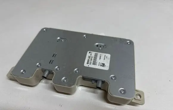 BMW 6 F12 F13 Aerial antenna amplifier 6957348 13600211
