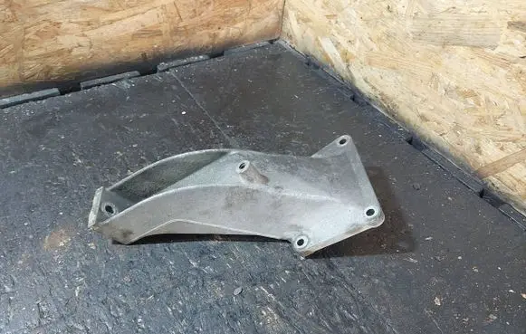 BMW 5 E39 Engine mounting bracket 1092973 22111092973