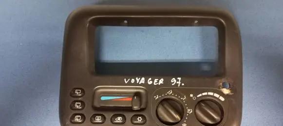 Chrysler Voyager Climate control unit P4677335AB