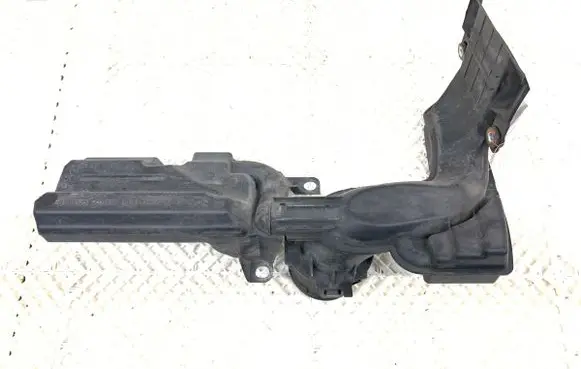 Mazda 3 II Air filter box PE1113201