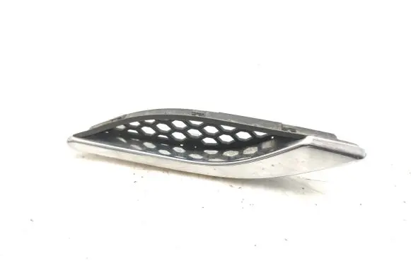 Maserati Ghibli Fender grill 670025654 10147543