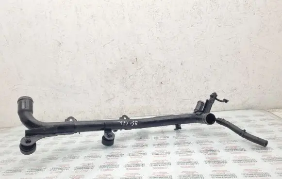 Volkswagen PASSAT B5.5 Engine coolant pipe/hose 06B121071AJ 06B121071A