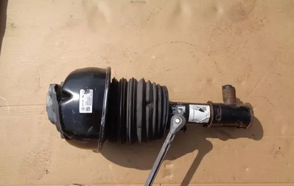 Mercedes-Benz E W212 Front shock absorber/damper 2123203438