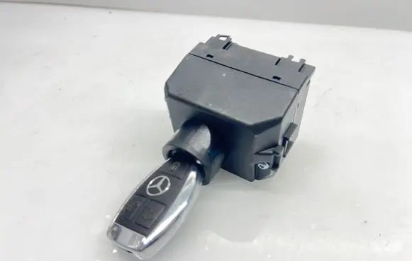 Mercedes-Benz S W221 Ignition lock A2215450708