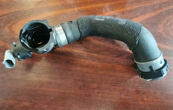 Mercedes-Benz CLA C118 X118 Engine coolant pipe/hose A2475010464