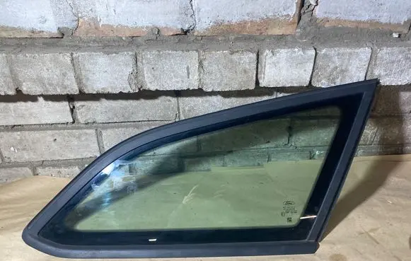 Ford Focus Rear side window BM51N297B00A 43R001582 DOT682AS2M3240