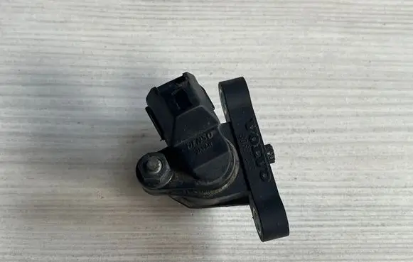 Volvo V70 Crankshaft position sensor 30637803