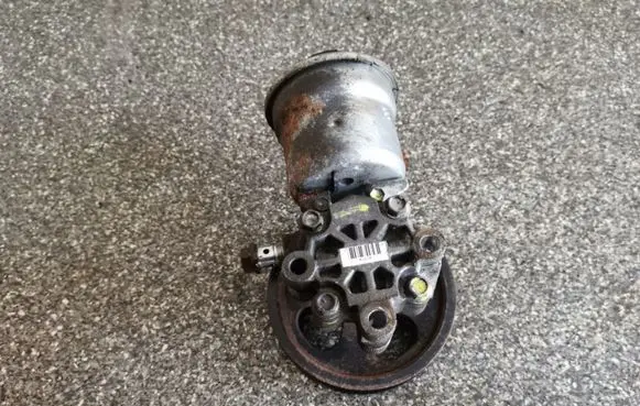 Toyota Avensis T250 Power steering pump