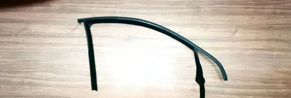 Volkswagen Golf VI Rubber seal front door window/glass 5K4837432