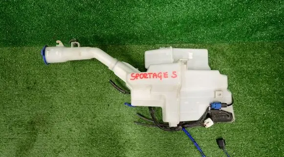 KIA Sportage Windshield washer fluid reservoir/tank 