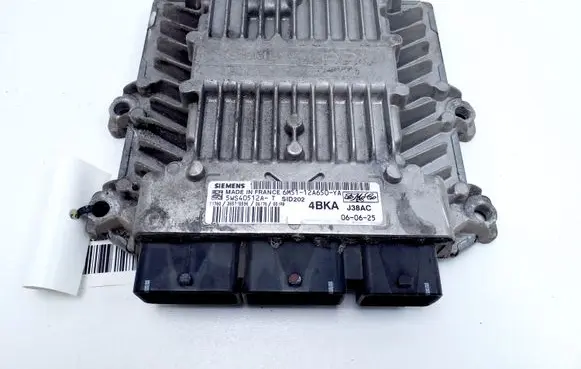 Ford Focus Engine control unit/module 6M5112A650YA 5WS40512AT