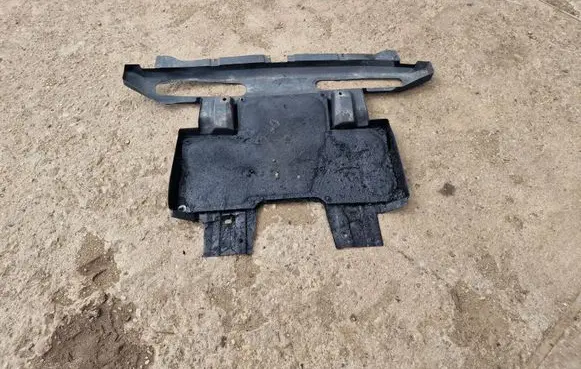 Suzuki Grand Vitara I Engine splash shield/under tray