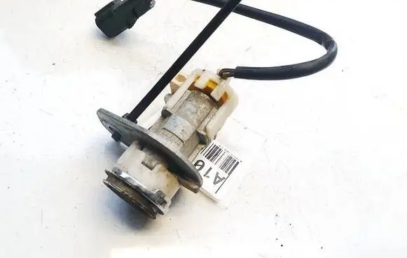 KIA Cerato Front door lock (next to the handle) 