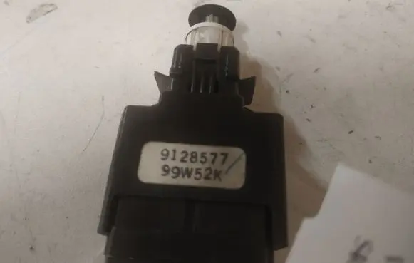 Volvo S40, V40 Brake pedal sensor switch 9128577 99W52K
